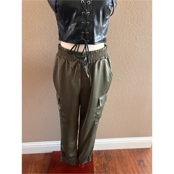 🆕Satin polyester joggers in olive - Picture 6 of 6